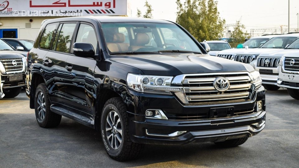 Toyota Land Cruiser V8 Diesel Woth 2020 Body kit for sale: AED 85,000. Black, 2011