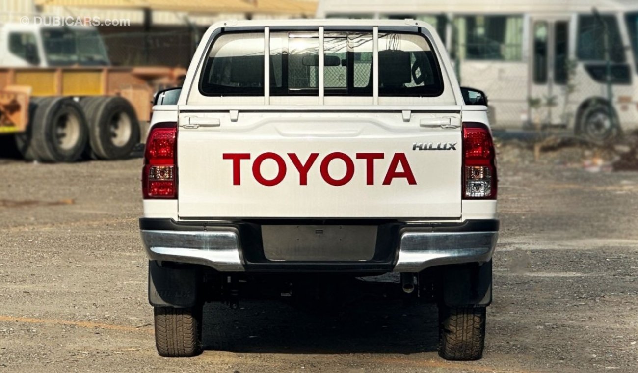 تويوتا هيلوكس Toyota Hilux 2.7 petrol Manuel 2023 basic option four wheels