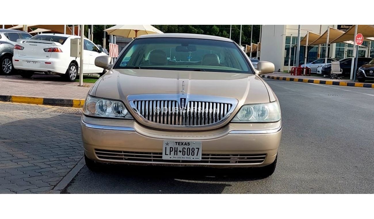 Lincoln Town Car very clean car