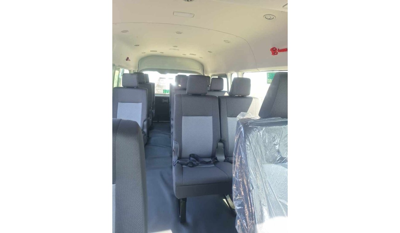 Toyota Hiace 3.5 L , 13 seats , manual