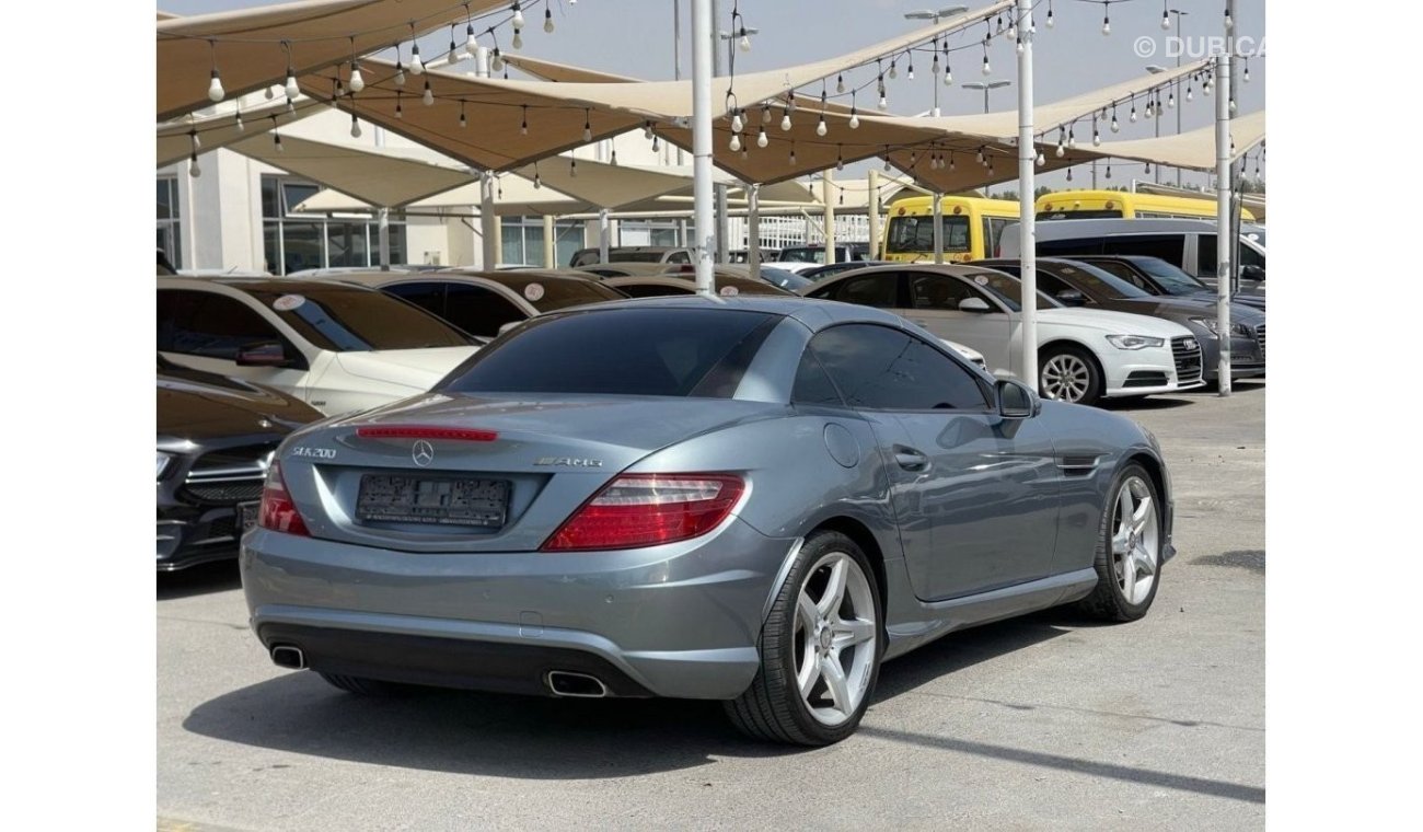 مرسيدس بنز SLK 200 Std موديل 2012 ، خليجي ، فل اوبشن ، 4 سلندر ، ناقل حركة اوتوماتيك ، جتري ، بحالة ممتازة ، عداد المسا