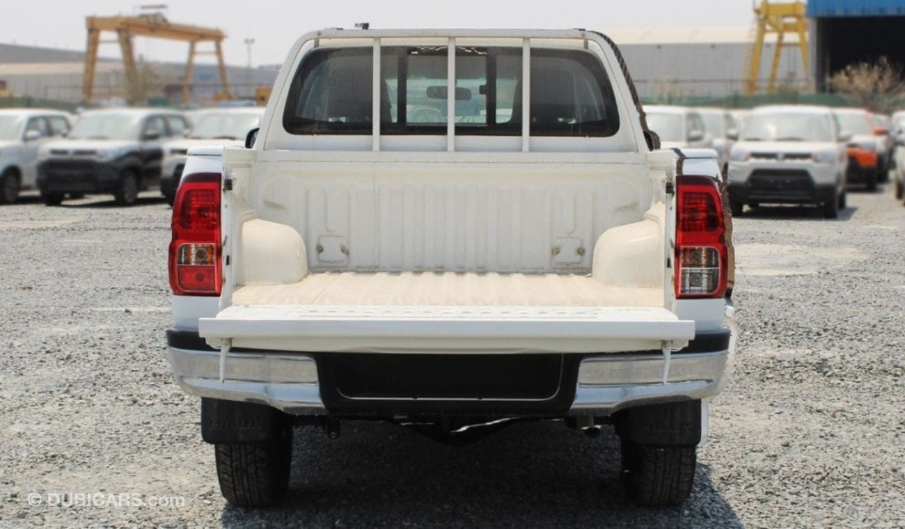 تويوتا هيلوكس TOYOTA  HILUX 2.7L MT BASIC GCC