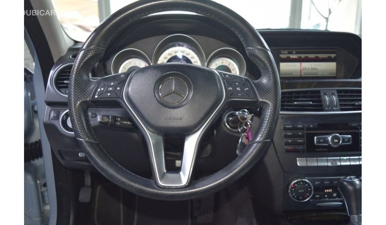 Mercedes-Benz C200 Std 100% Not Flooded  | C 200 | GCC Specs | Orignal Paint | Single Owner | Excellent Condition