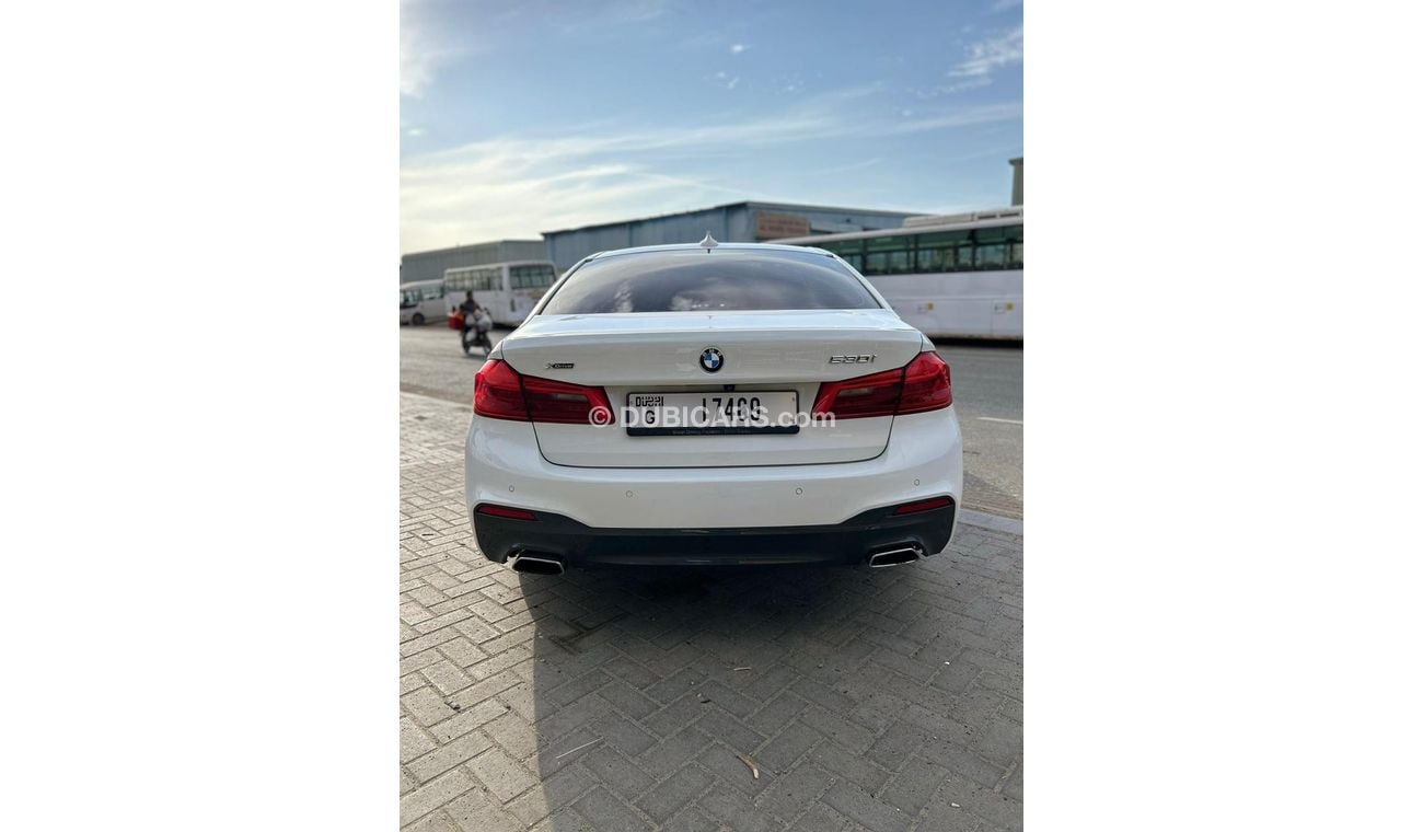 بي أم دبليو 530i Luxury M Sport Package 2.0L