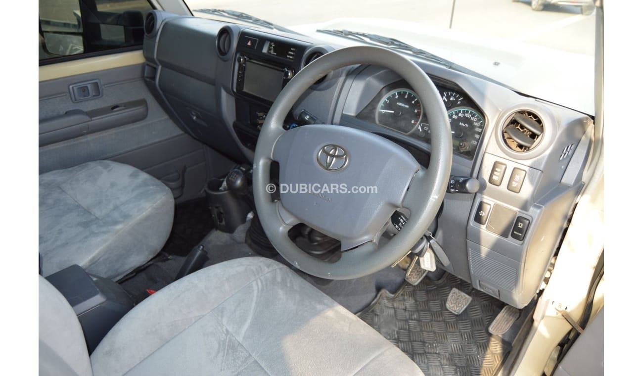 Toyota Land Cruiser Pick Up Double Cabin Perfect inside and out