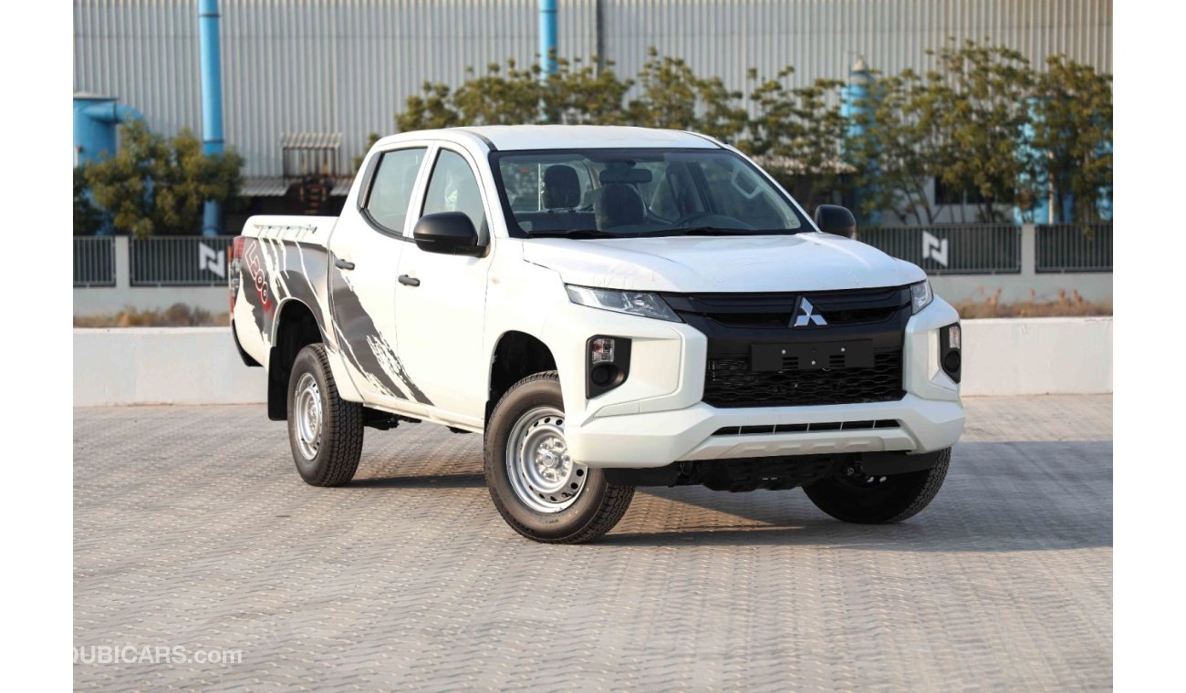 ميتسوبيشي L200 2023 ميتسوبيشي L200 DC 4x4 2.4 - أبيض صلب من الداخل رمادي | تصدير فقط