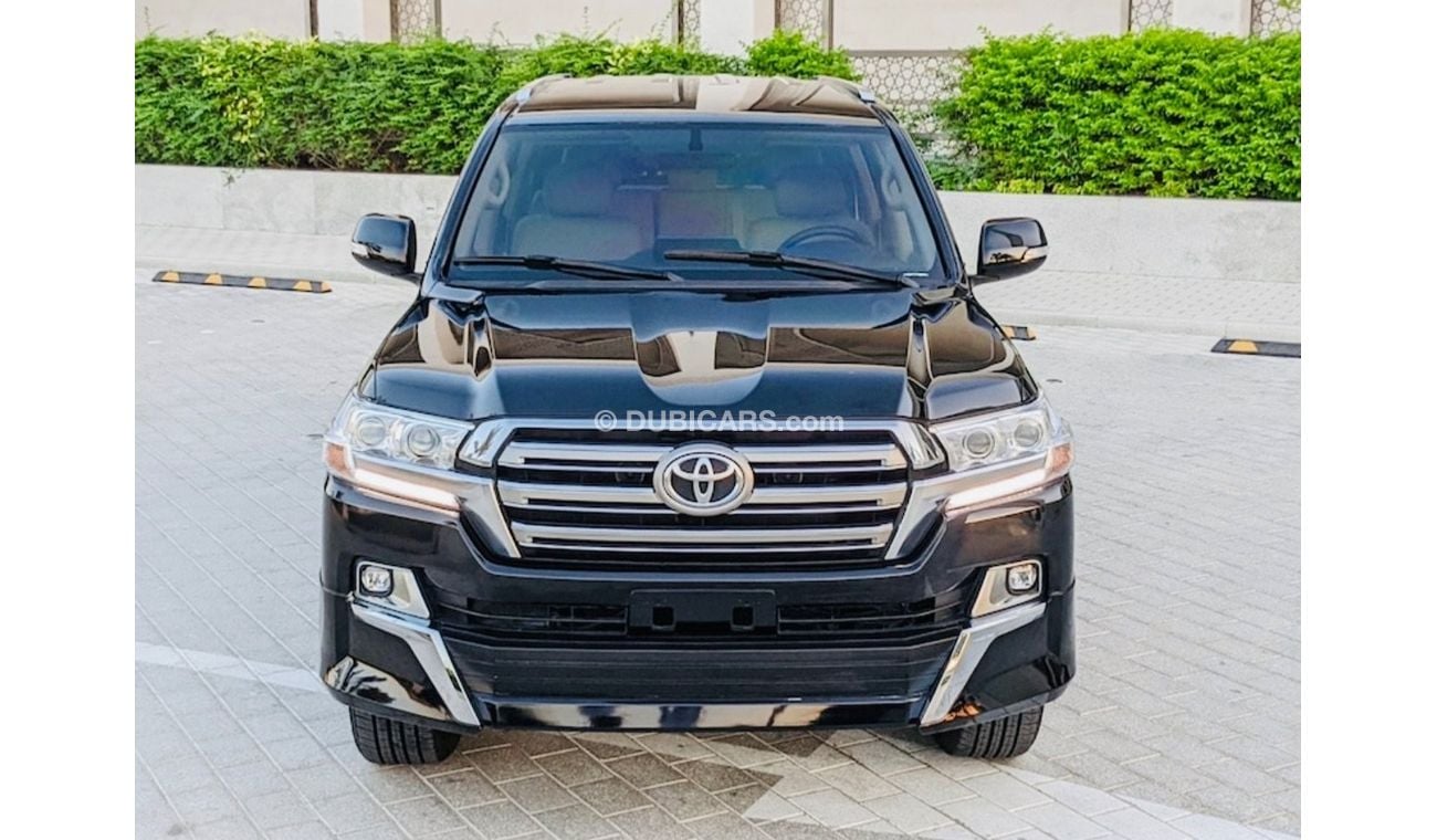 Toyota Land Cruiser 2017 GXR V6 GCC Specifications Very Clean And perfect condition