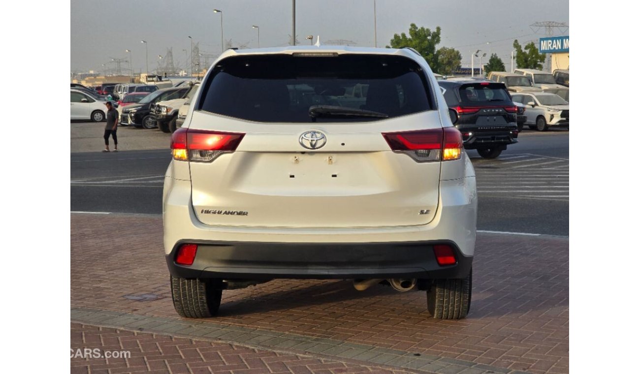 Toyota Highlander SE sport Addition full option sunroof and original leather seats