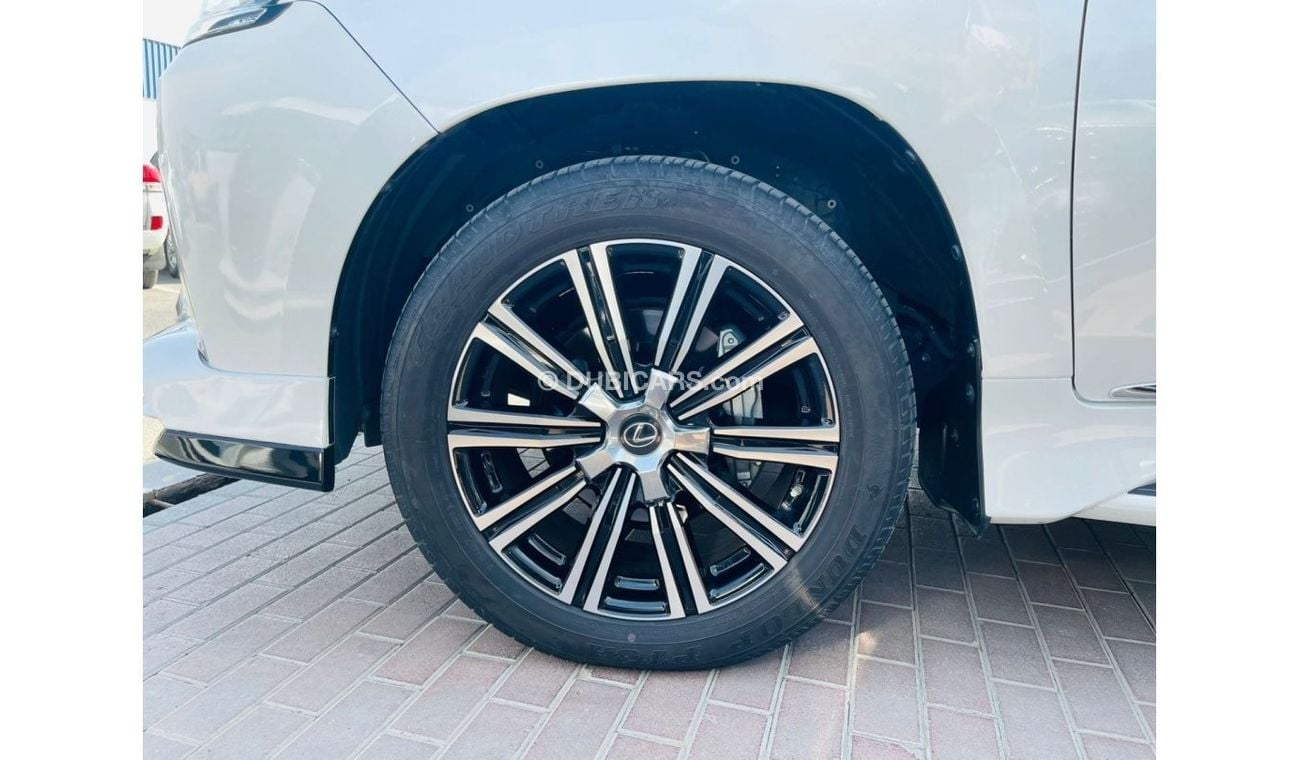 Lexus LX570 LEXUS LX570 4 YEARS WARRANTY FROM ALFUTTAIM