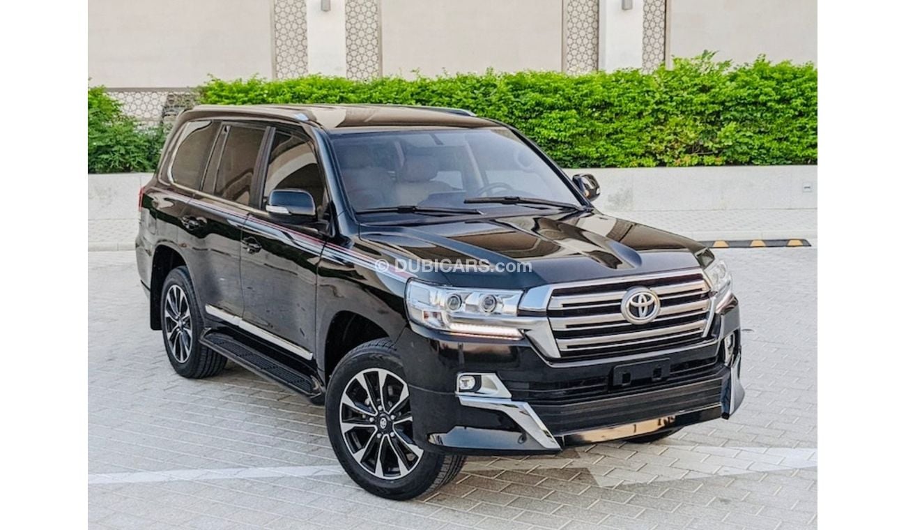 Toyota Land Cruiser 2017 GXR V6 GCC Specifications Very Clean And perfect condition