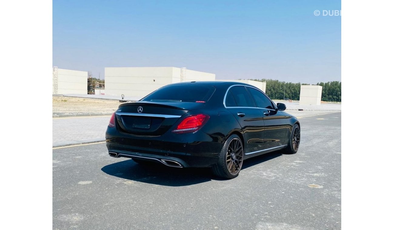 مرسيدس بنز C 300 لاكجري السياره بحاله ممتازه جدا لا تحتاج إلى أي مصاريف