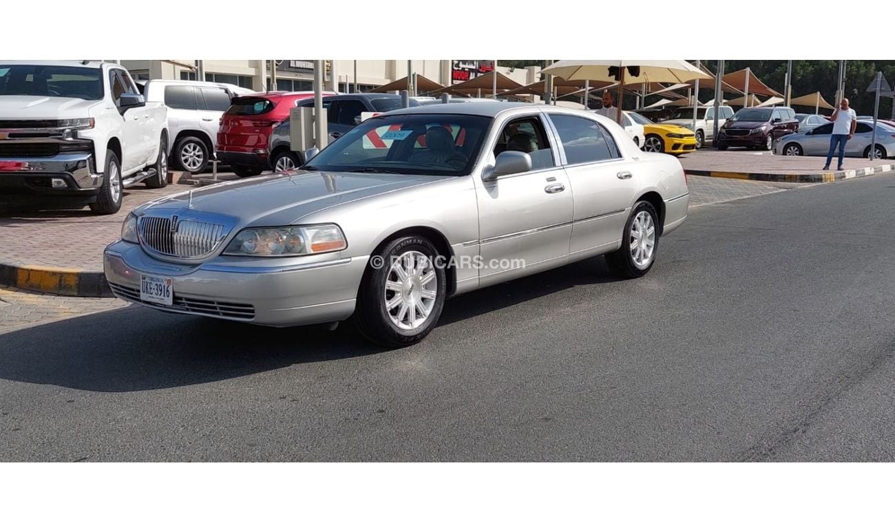 Lincoln Town Car veary clean car