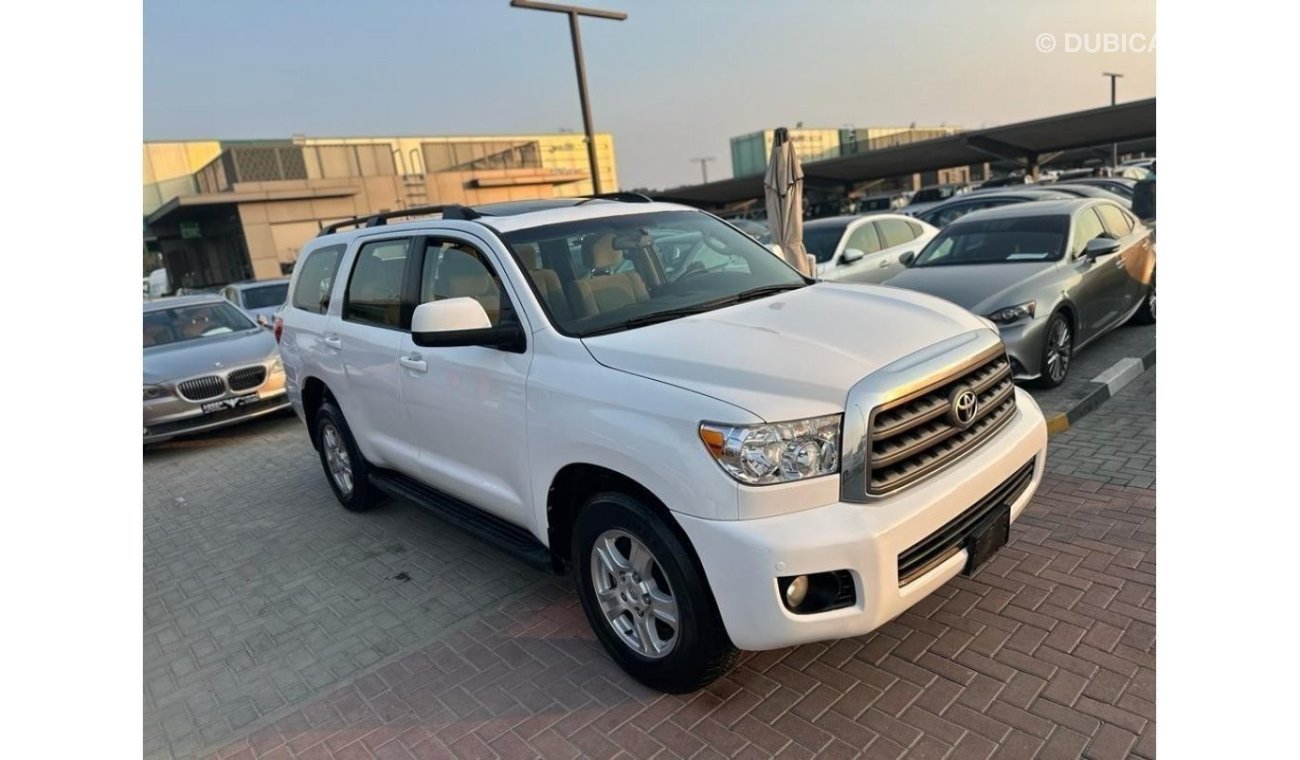 Toyota Sequoia Toyota sequoia GXR 2014 gcc 5.7 litre 55000 aed fixed