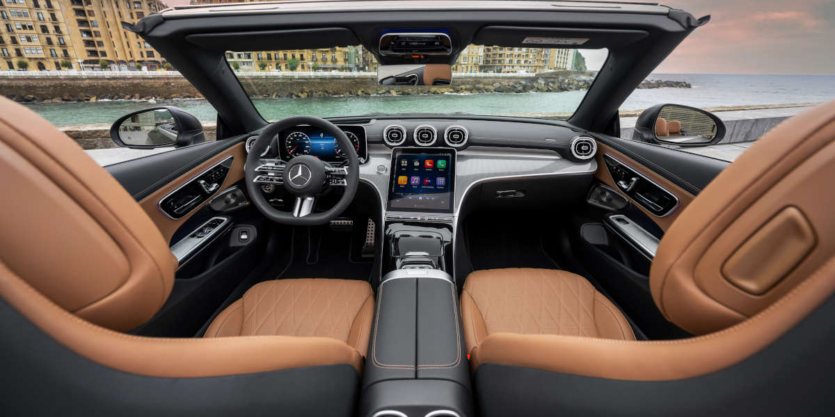 Mercedes-Benz CLE 300 Cabriolet interior - Cockpit