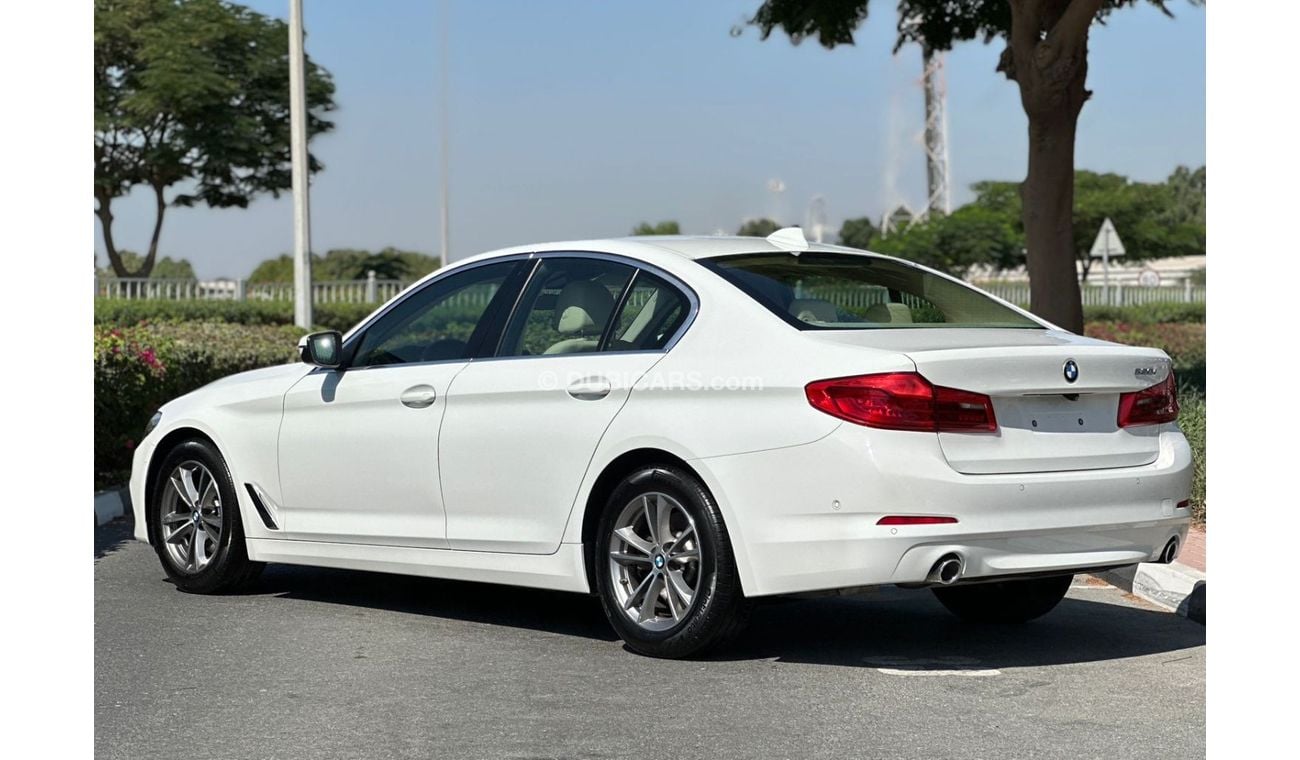 بي أم دبليو 520i Executive 1.6L BMW 520i / V4 / GCC / 2019 / Single Owner / Full Service History From BMW / 1,390 Dir