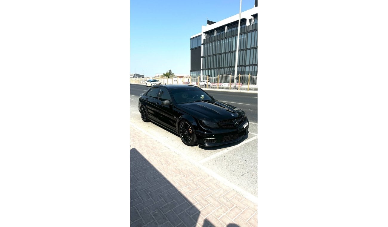 مرسيدس بنز C 63 AMG Std 6.2L