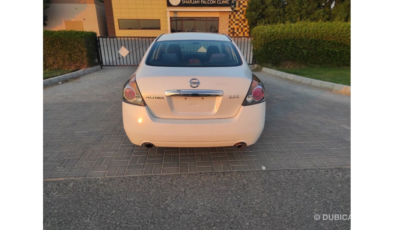 نيسان ألتيما Nissan Altima 2012 V4 2.5 full automatic