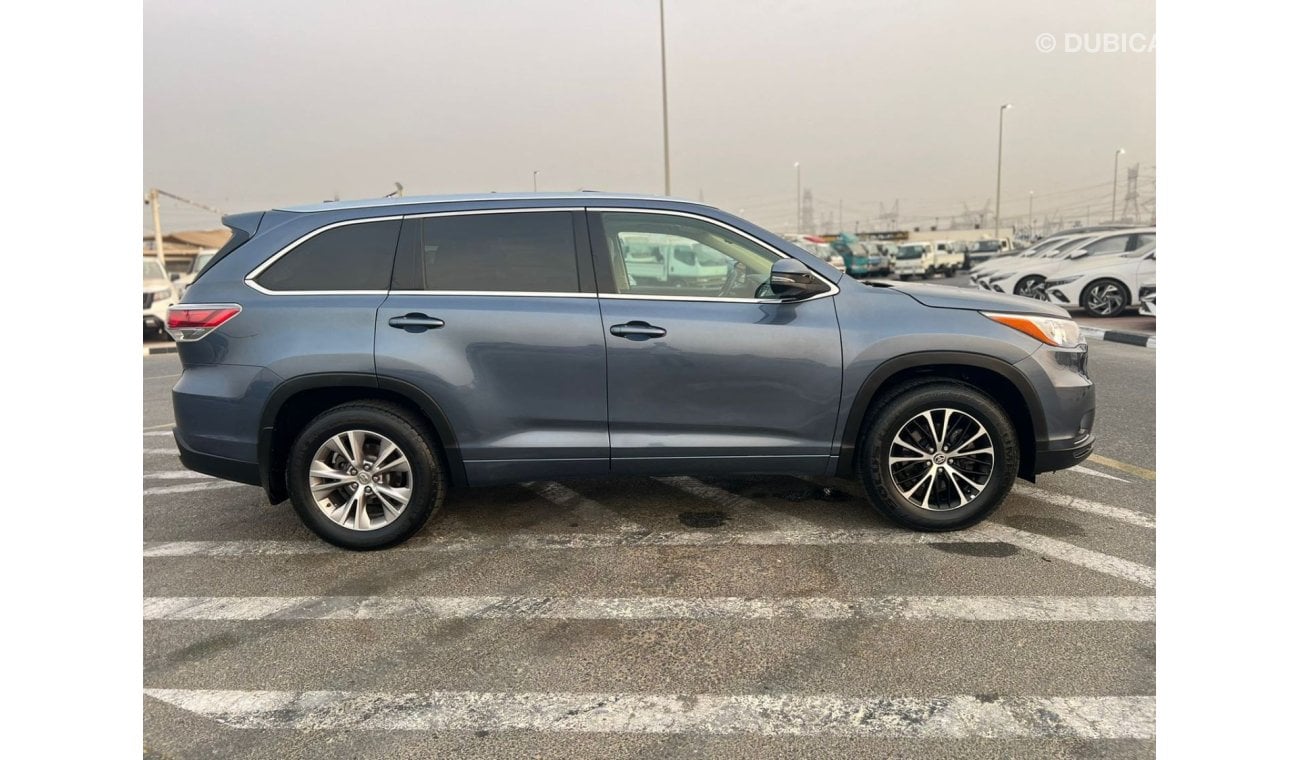 Toyota Highlander 2015 TOYOTA HIGHLANDER XLE - 4x4 - 63500 mileage- SUNROOF 7 SEATER ELECTRIC SEATS -LEATHER SEATS - P