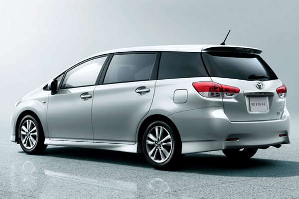 Toyota Wish exterior - Rear Right Angled