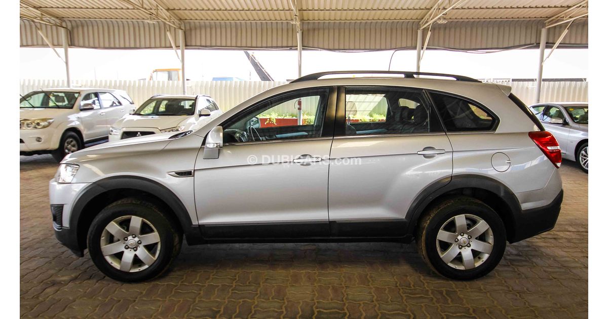 Chevrolet Captiva for sale: AED 36,000. Grey/Silver, 2014