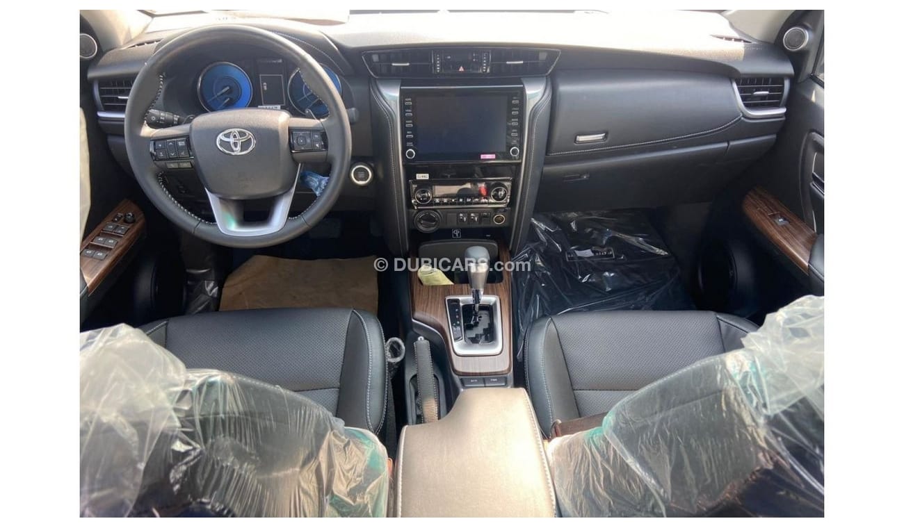 تويوتا فورتونر TOYOTA FORTUNER 4.0L 4x4 V6 HI 6 cylnders automatic