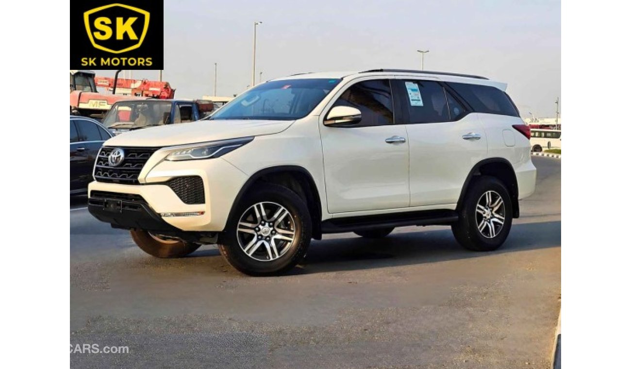 تويوتا فورتونر EXR V4 4WD/ GCC/ LEATHER SEATS/ LOW MILEAGE/ 1330 MONTHLY / LOT#11762