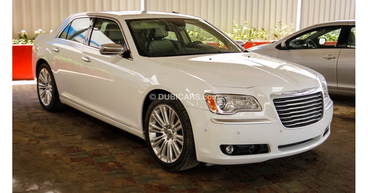 Chrysler 300C HEMI for sale AED 99,000. White, 2014