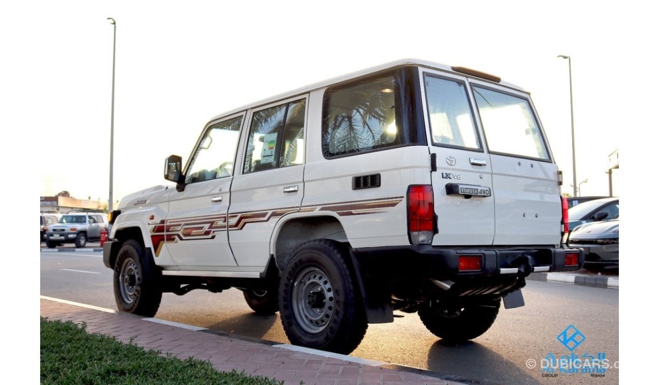 Toyota Land Cruiser Hard Top LC VDJ76 4.5L V8(5 Doors) 2024 ,SCREEN AND CAMERA , POWER WINDOW AND CNETE R LOCK ,