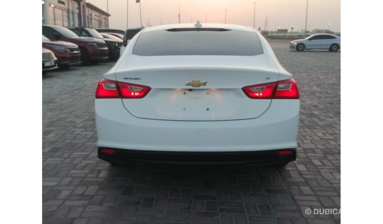 Chevrolet Malibu Chevrolet Malibu LT model 2018 in excellent condition inside and out, with a little walkway, and a w