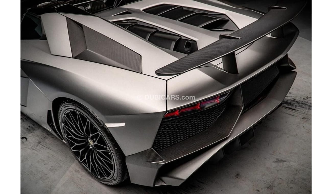 لامبورغيني أفينتادور 6.5 V12 LP 750-4 Superveloce Roadster RIGHT HAND DRIVE