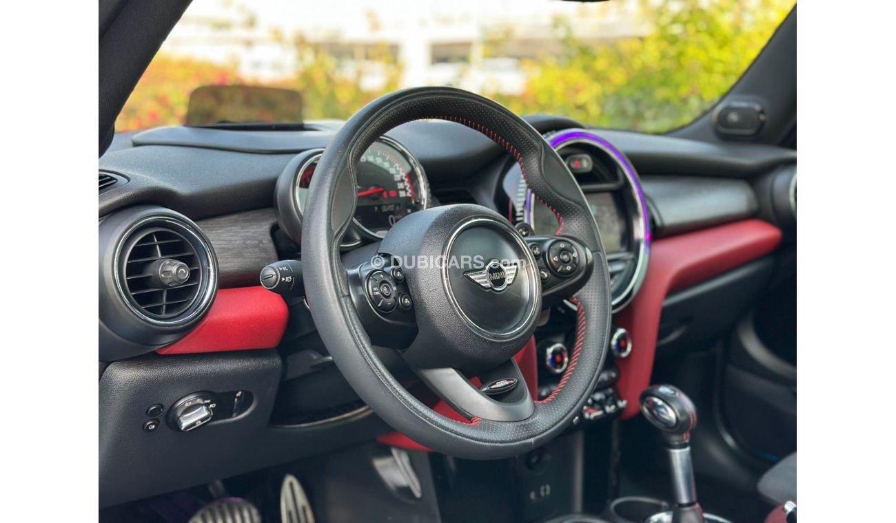 ميني جون كوبر Mini Cooper S John Cooper Works (JCW) / Schnitzer Exhaust System / GCC / 2016 / Perfect Condition