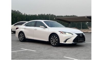 Lexus ES 300 Hybrid Lexus ES300H  model 2020, Gulf specifications, in very excellent condition, inside and out, f