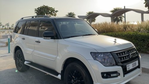 Mitsubishi Pajero New car! 10 000km low mileage! 2020 / GCC / SIGNATURE EDITION!