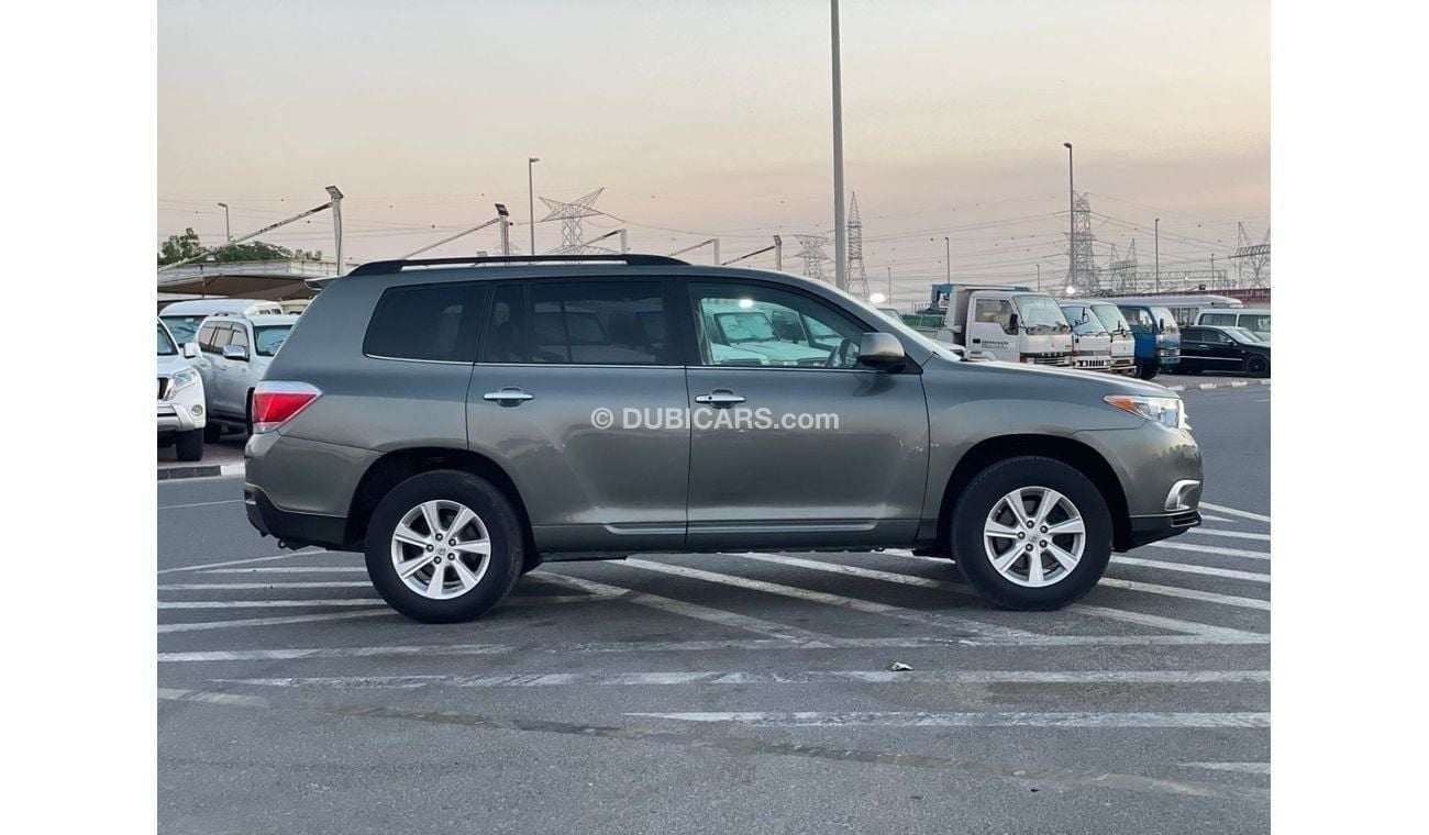 تويوتا هايلاندر 2013 Toyota Highlander 3.5L V6 Electric Seats + Rear CAM - 71,400 Mileage