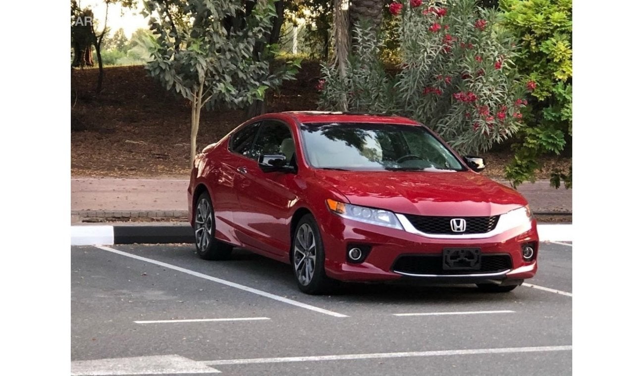 Honda Accord EX MODEL 2013 GCC CAR PERFECT CONDITION INSIDE AND OUTSIDE FULL OPTION LEATHER SEATS SUN ROOF