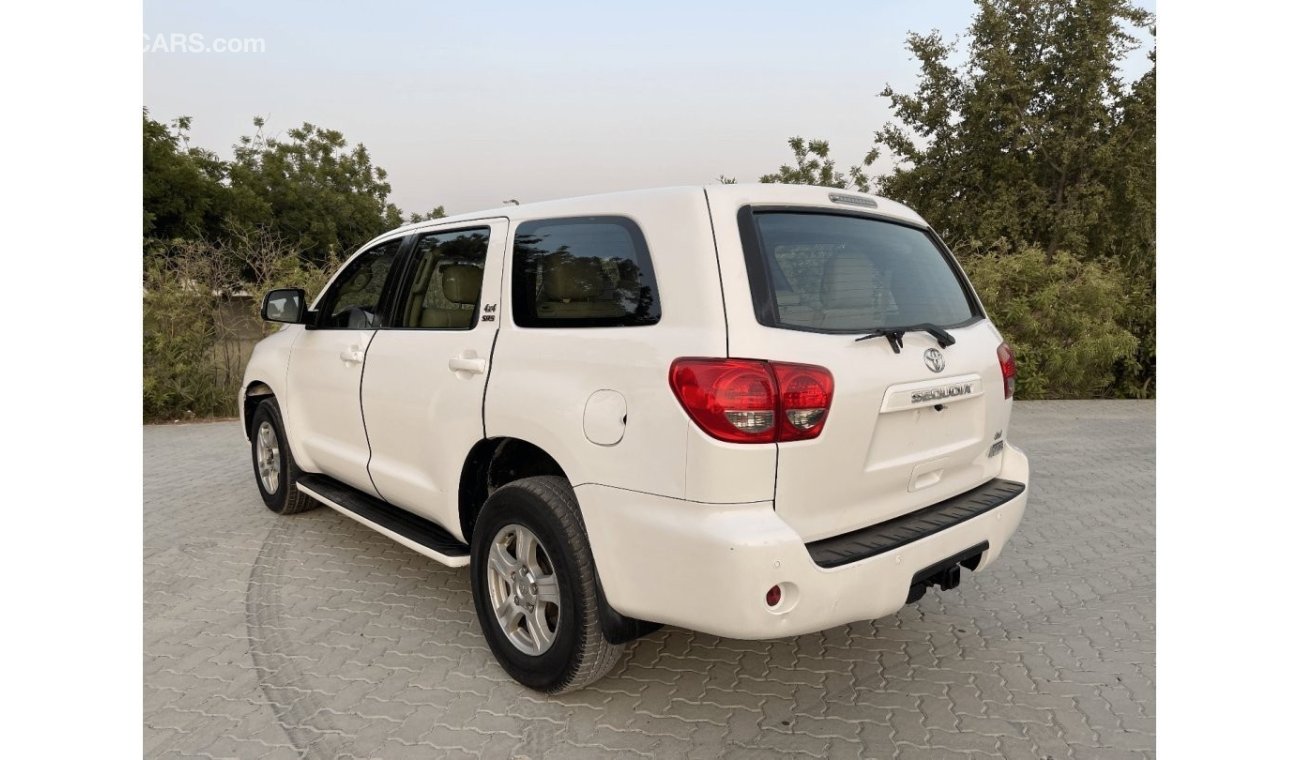 Toyota Sequoia Limited Toyota Sequoia   MODEL 2012  V8     L5,7   Excellent Condition (GCC  _ SPEC) - VERY GOOD CON