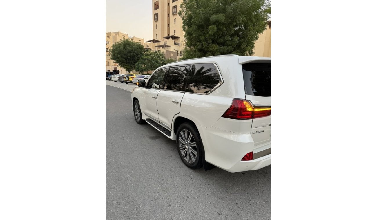 Lexus LX570