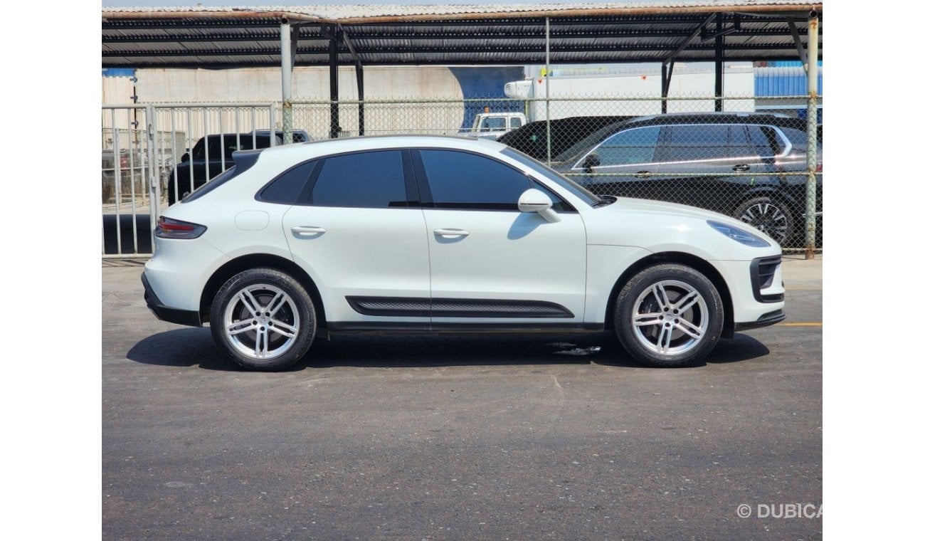 بورش ماكان 2023 Porsche Macan 2.0 - Very Low Mileage - Brand New Condition