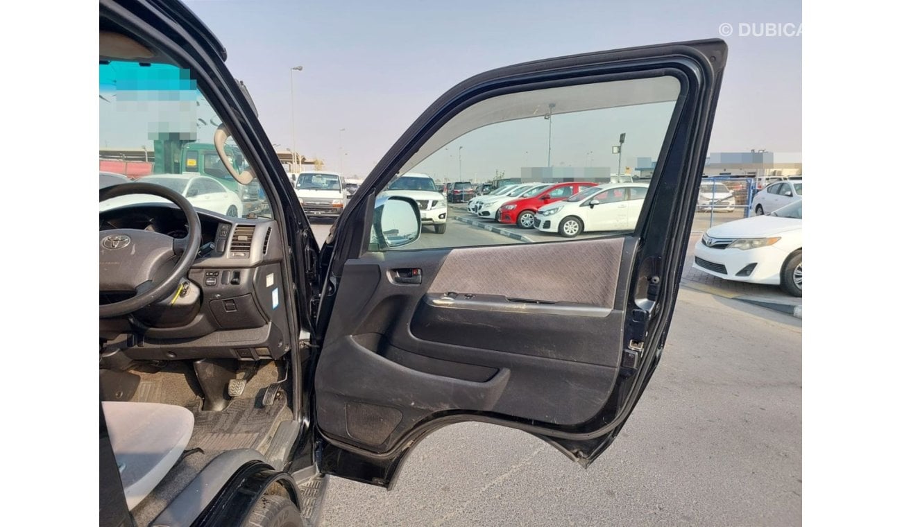 تويوتا هاياس TOYOTA HIACE VAN RIGHT HAND DRIVE(PM98251)