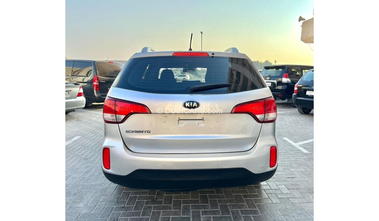 كيا سورينتو Base 2.4L AWD KIA SORENTO GCC 7 SEAT ORGINAL PAINT MODEL / 2014