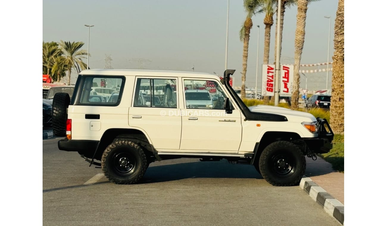 تويوتا لاند كروزر هارد توب Hardtop 5 door diesel Right hand drive..