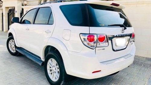 Toyota Fortuner DIRECT FROM OWNER  2014 GCC 4.0 V6 ENGINE PETROL 6 CYLINDER