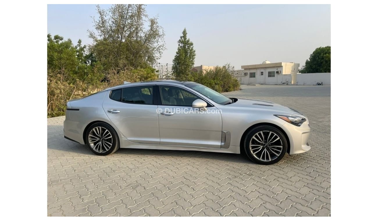 Kia Stinger GT Kia Stinger Premium 2018 Silver 2.0L vin: KNAE25LA9J6021345