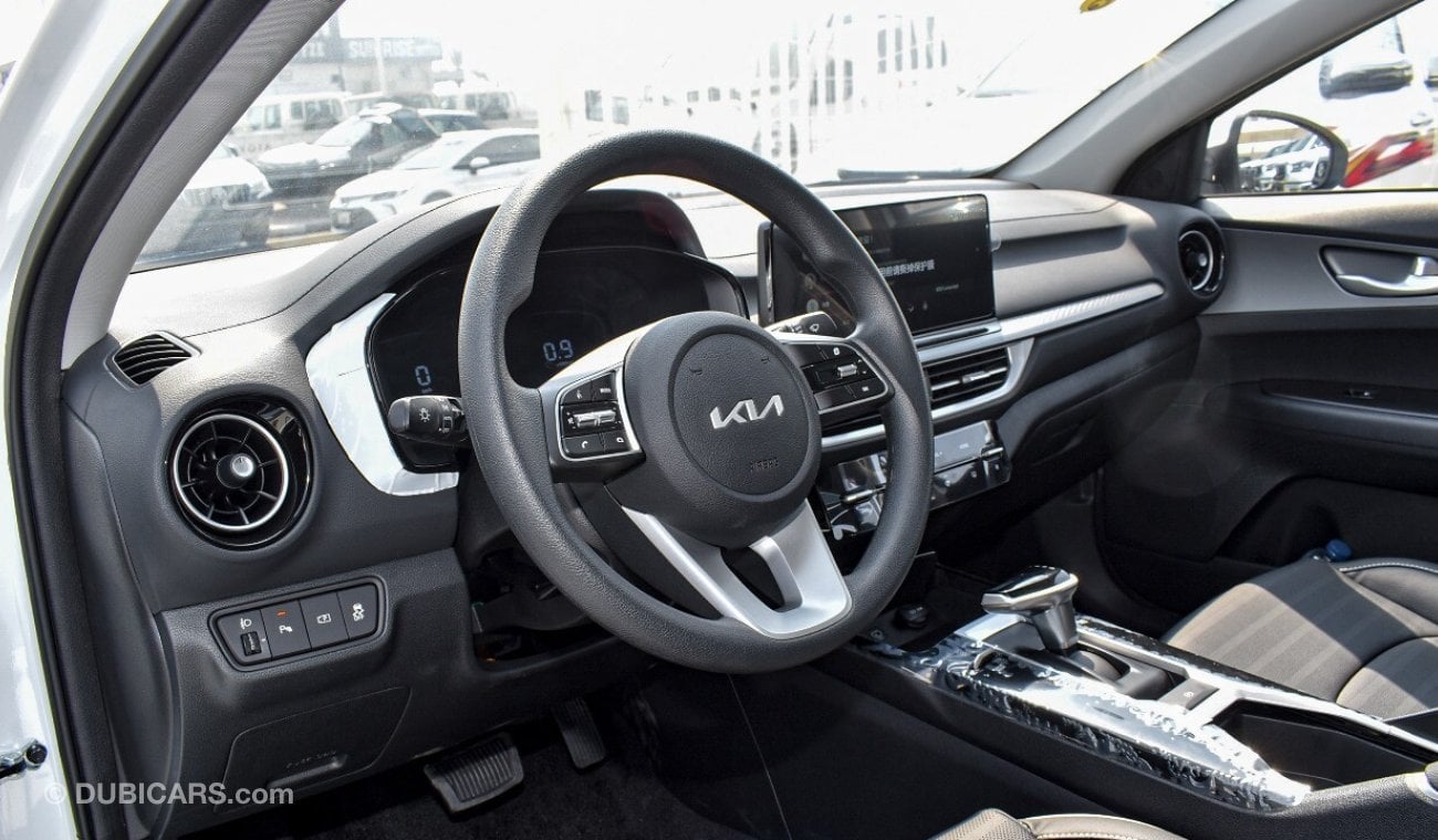 Kia K3 1.5L A/T GAS WITH L.SEATS & SUNROOF