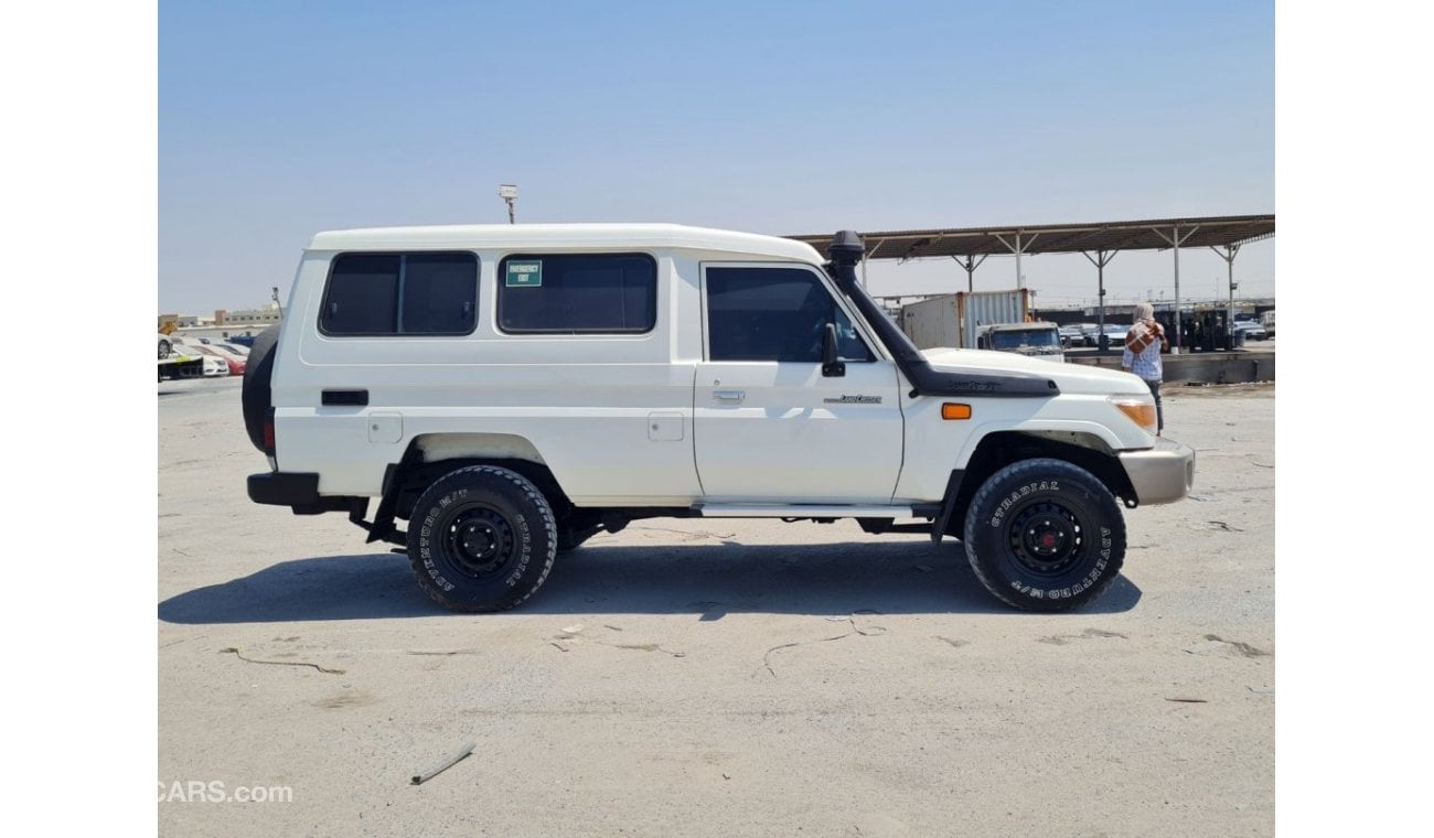 Toyota Land Cruiser Hard Top 3 Doors