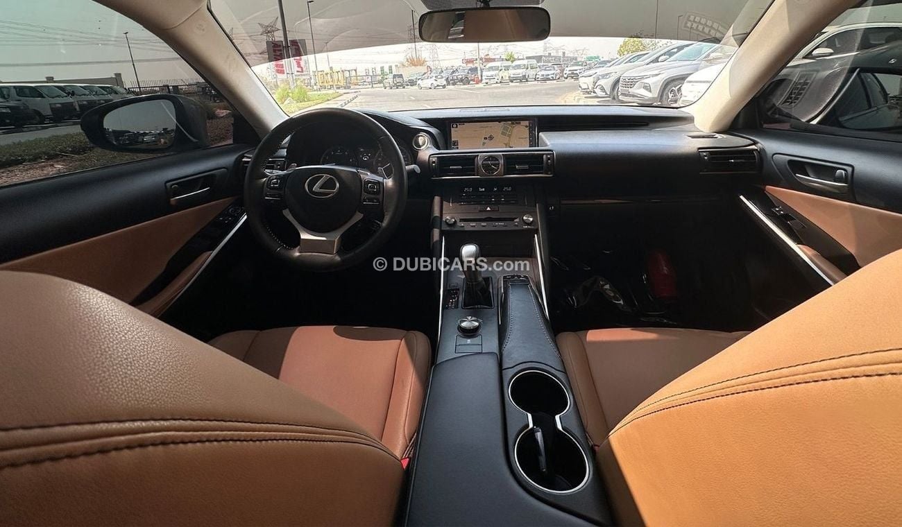 لكزس IS 300 Elegant 2.0L Premier 2019 Full Service History GCC