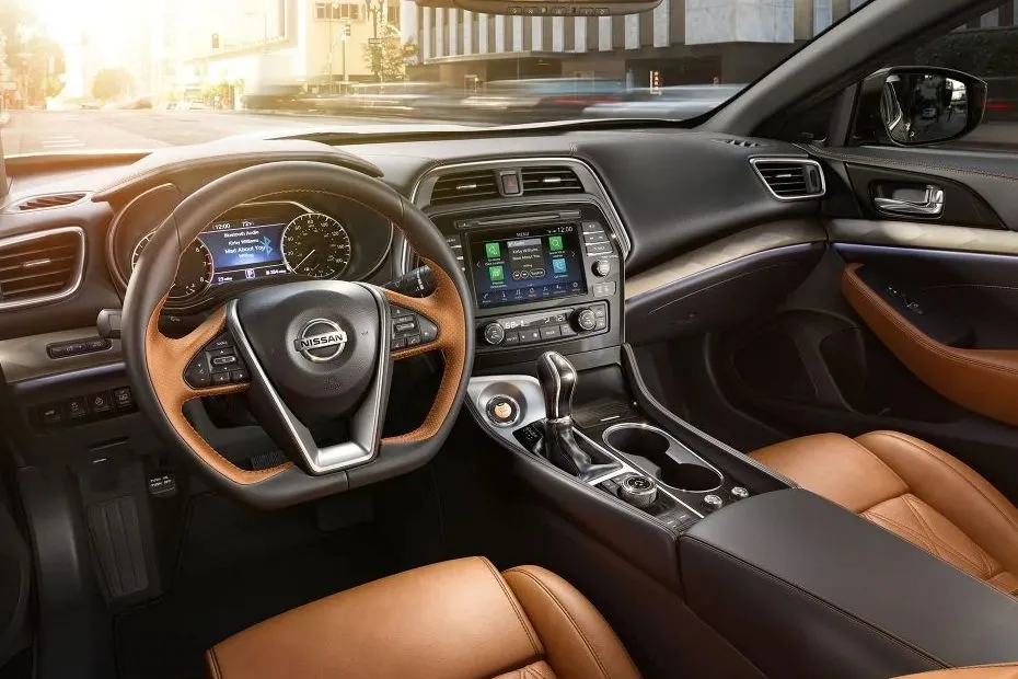 Nissan Maxima interior - Cockpit