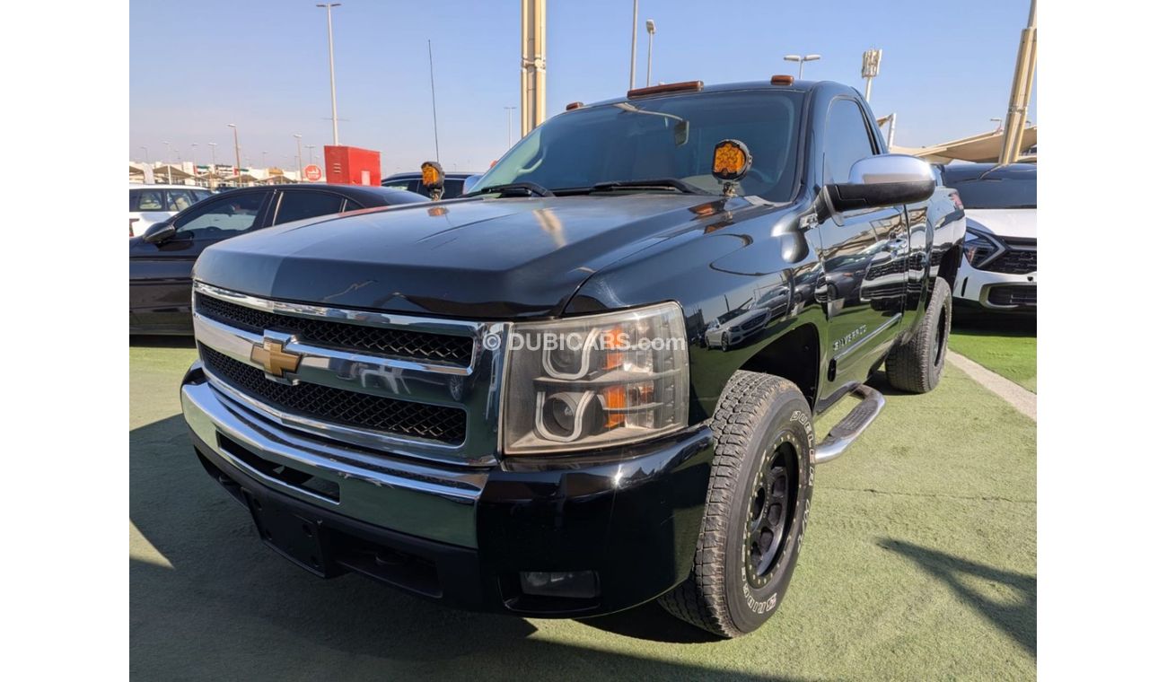 شيفروليه سيلفارادو Chevrolet Silverado 2013 GCC V8 engine 4.8 clean car no any work required just buy and drive availab