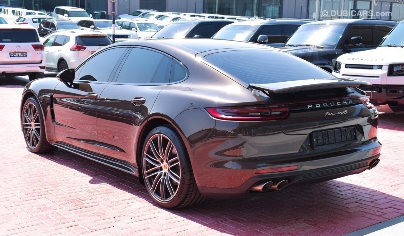 Porsche Panamera 4S