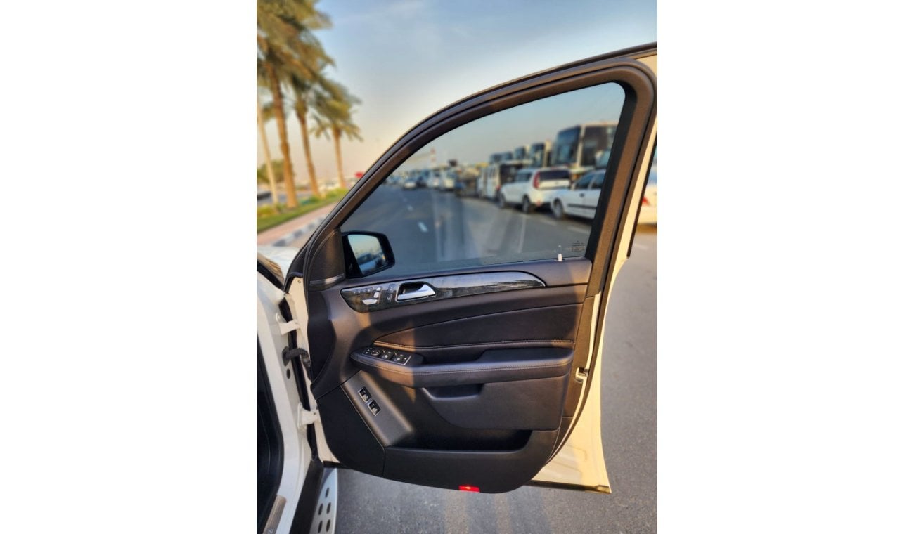 مرسيدس بنز GLS 350 English